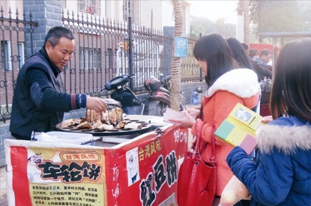 雙一流高校女教授和校門口擺攤的丈夫，女教授：他都是為了我